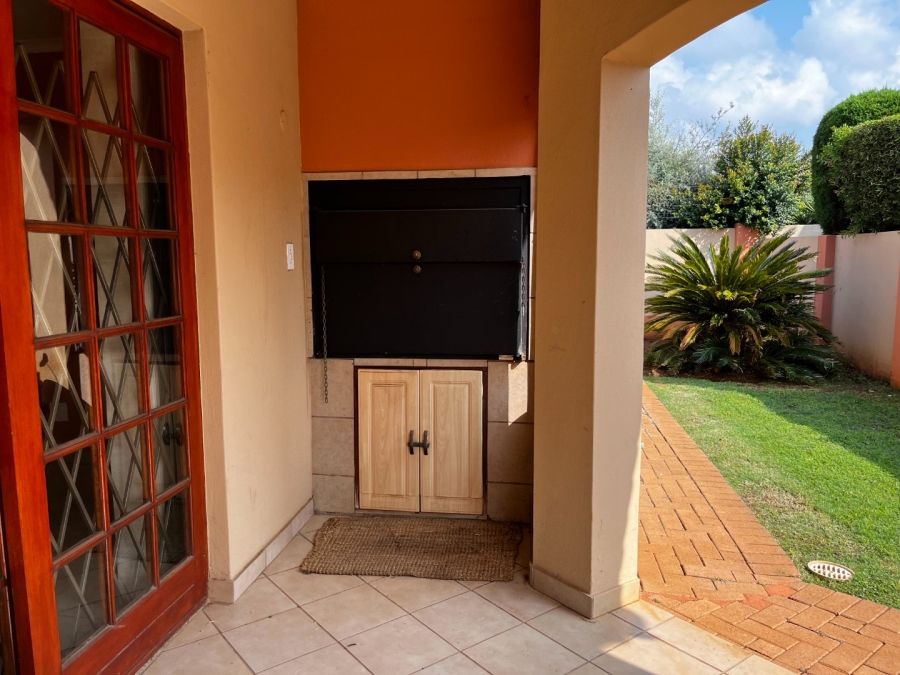 To Let 2 Bedroom Property for Rent in Melodie North West